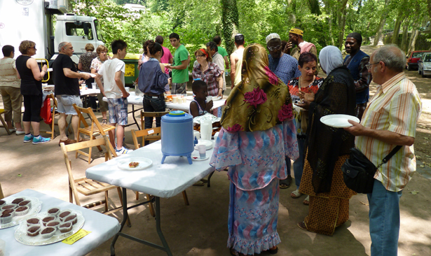 Dinar multicultural a les fonts de Sant Roc
