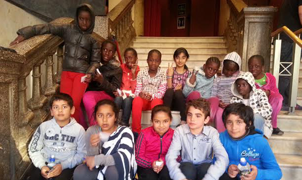 Sortida al teatre dels nens i nenes de l’Espai Larai