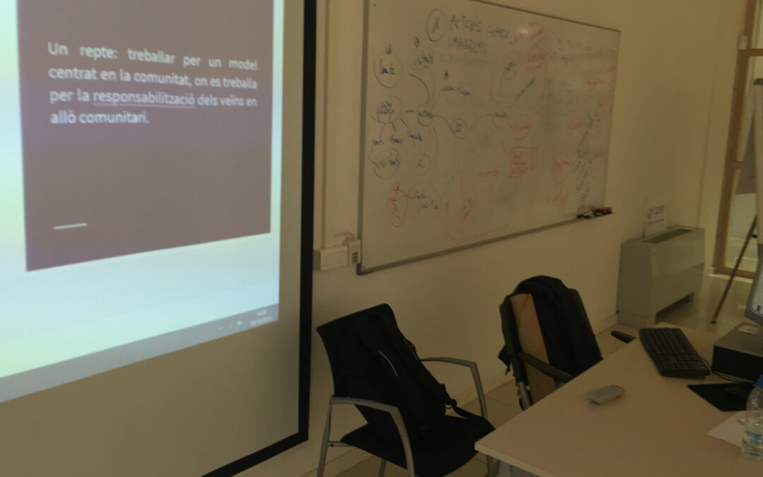 Els serveis d’atenció a la comunitat realitzen un curs sobre el bon veïnatge