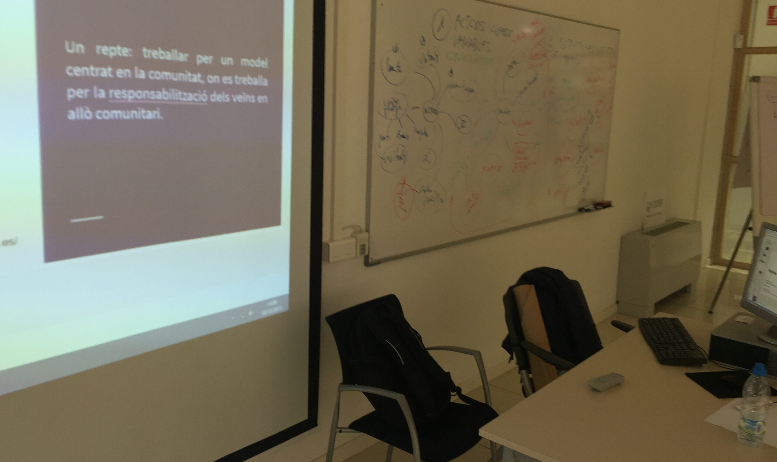 Els serveis d’atenció a la comunitat realitzen un curs sobre el bon veïnatge