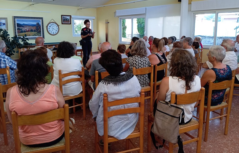 Finalitzat el cicle de xerrades: Consells de seguretat per tal d’evitar ser víctima d’un delicte