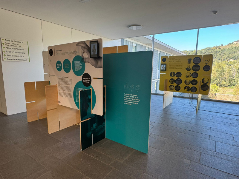 L’exposició «Parlar és a les teves mans» arriba a Olot