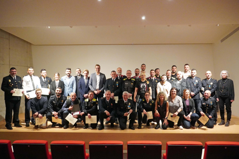 La Policia Municipal d’Olot reconeix la tasca de coordinació del Consorci amb l’entrega d’una medalla de bronze